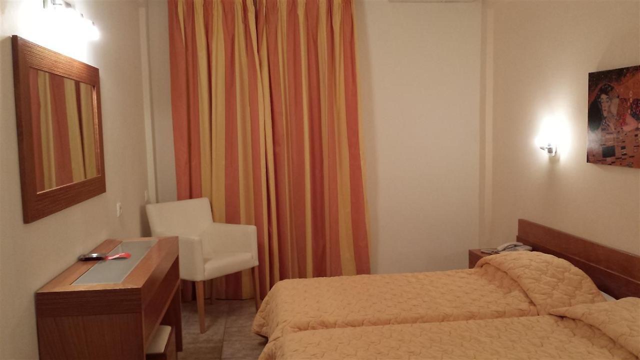Ipsos Beach Hotel Esterno foto