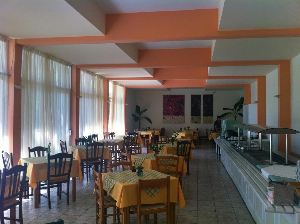 Ipsos Beach Hotel Esterno foto
