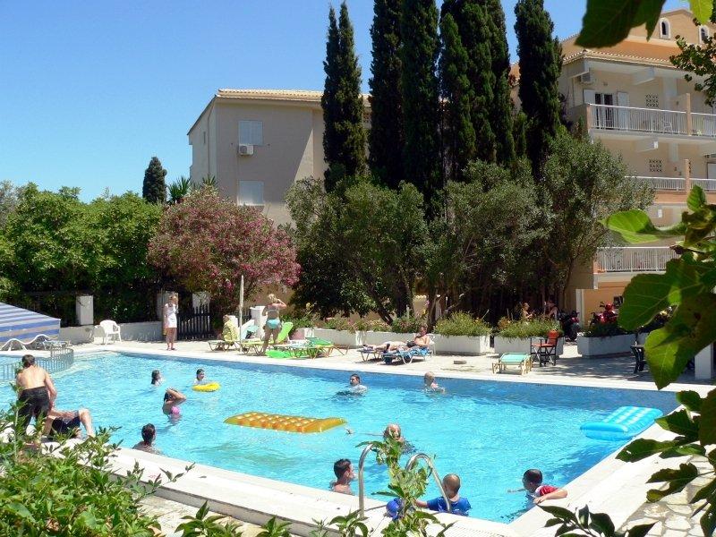 Ipsos Beach Hotel Esterno foto