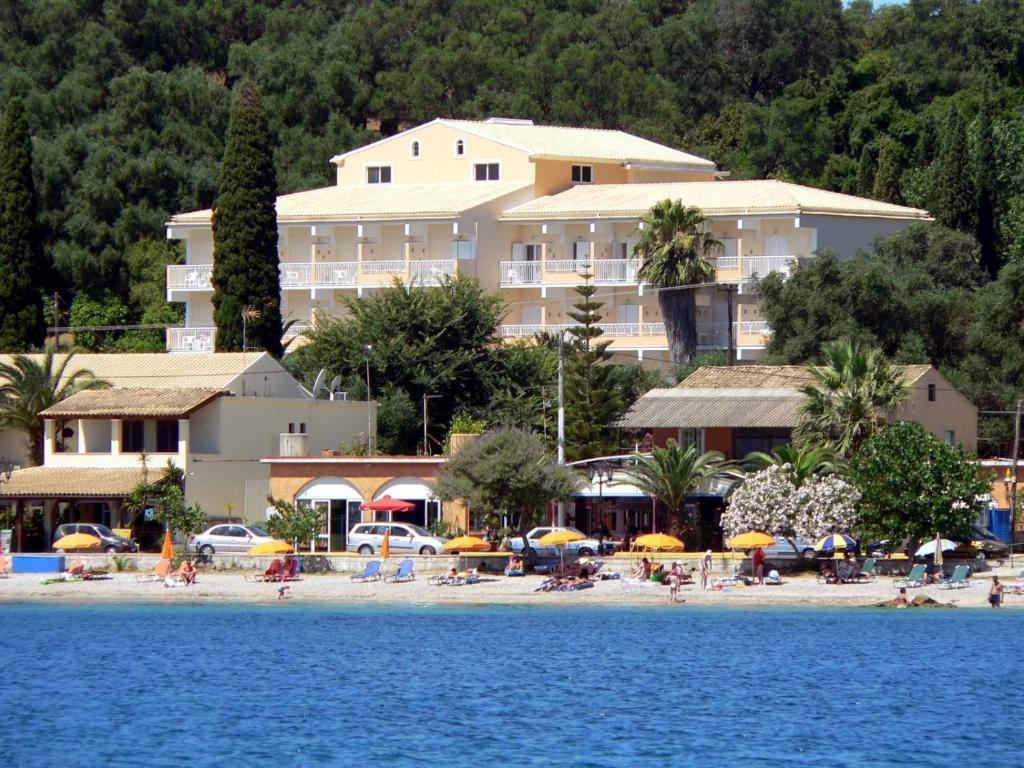 Ipsos Beach Hotel Esterno foto