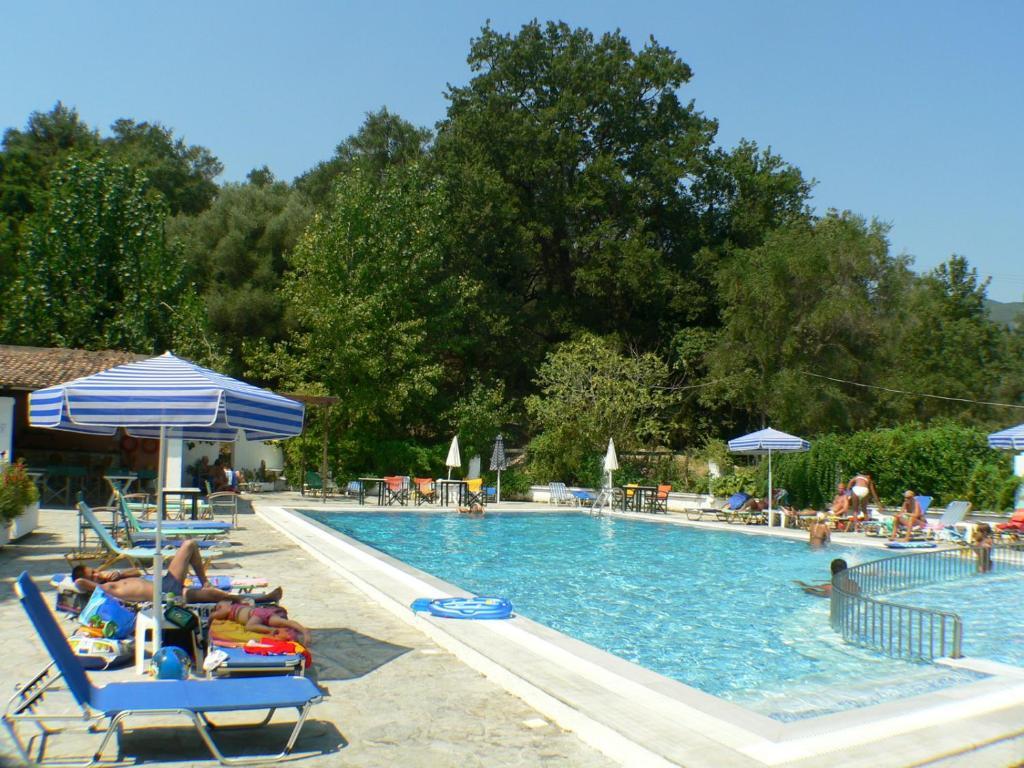 Ipsos Beach Hotel Esterno foto