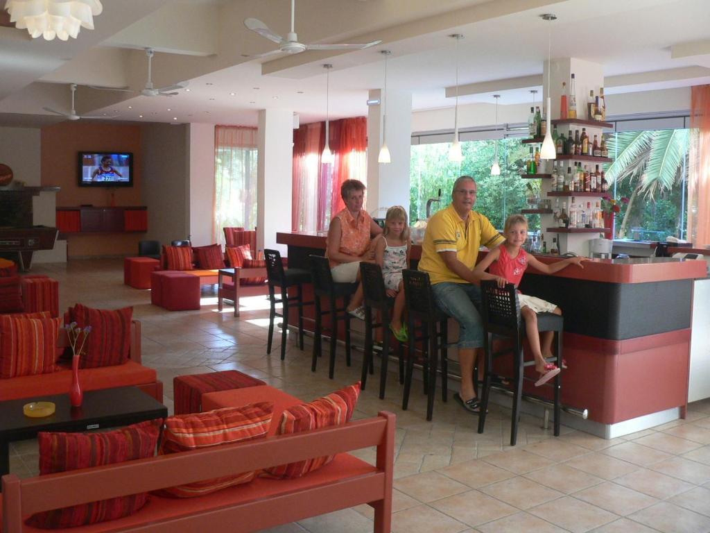 Ipsos Beach Hotel Esterno foto