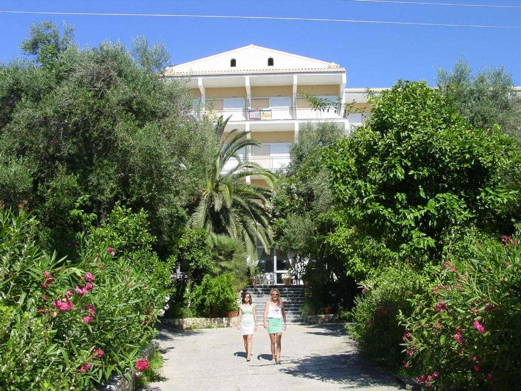 Ipsos Beach Hotel Esterno foto