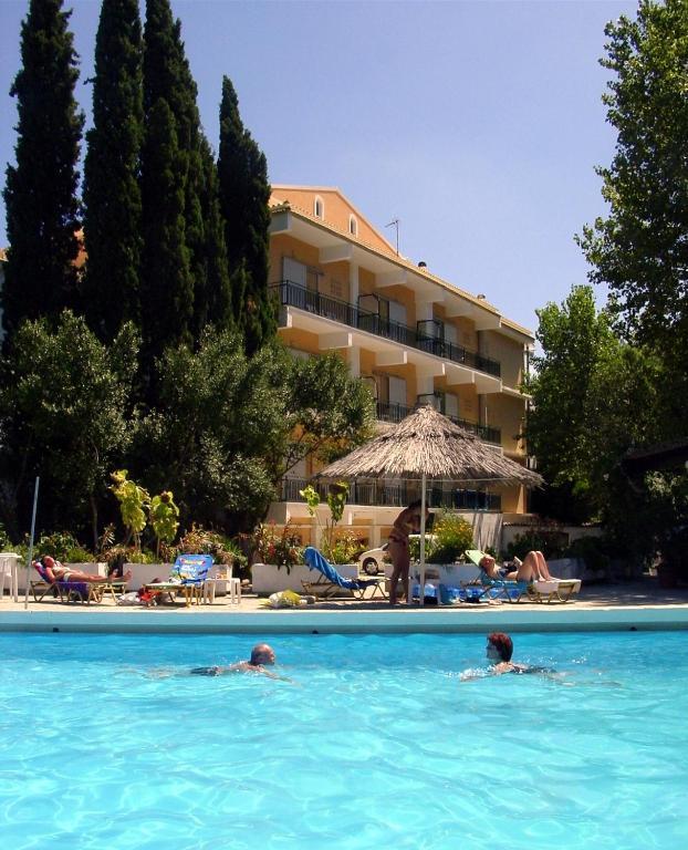 Ipsos Beach Hotel Esterno foto