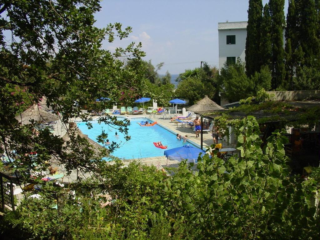 Ipsos Beach Hotel Esterno foto