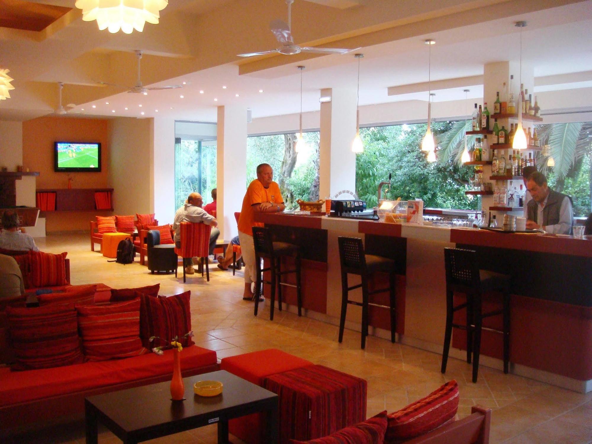 Ipsos Beach Hotel Ristorante foto