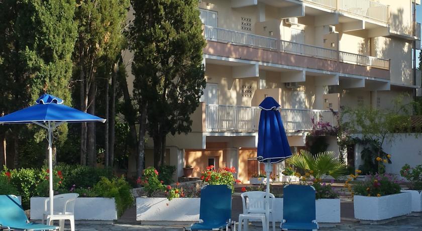 Ipsos Beach Hotel Esterno foto