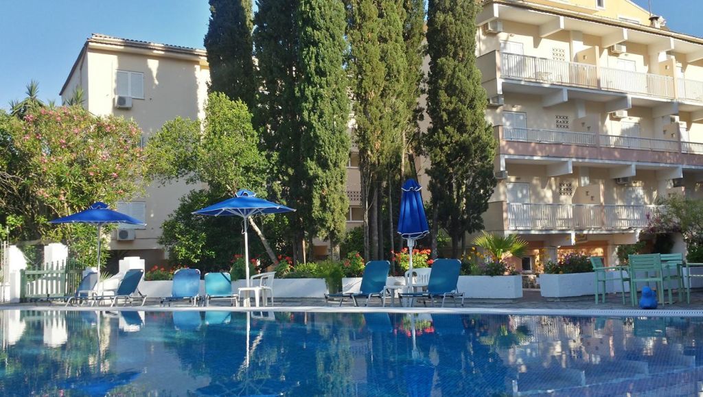 Ipsos Beach Hotel Esterno foto